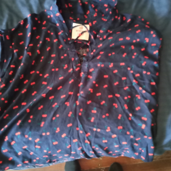 Shirt - Picture 4 of 4